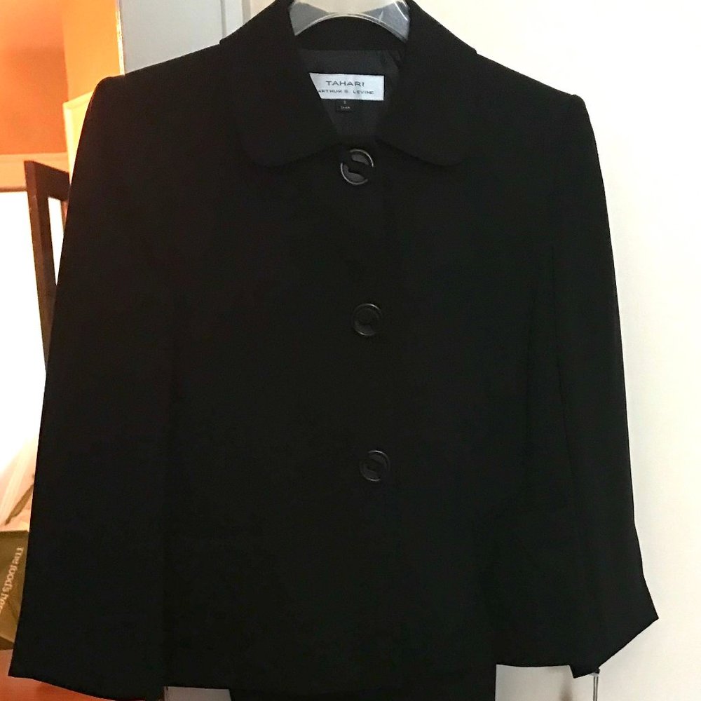 TAHARI Arthur S. Levine Ladies black suit~NWT~sz 8
